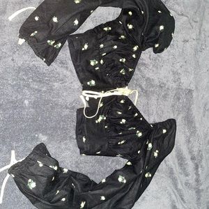 SOLD 💕💕White fox cropped top